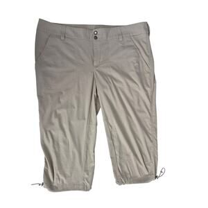 NWOT Columbia Sportswear Omni Shield Advanced Khaki Bermuda Shorts Women 16